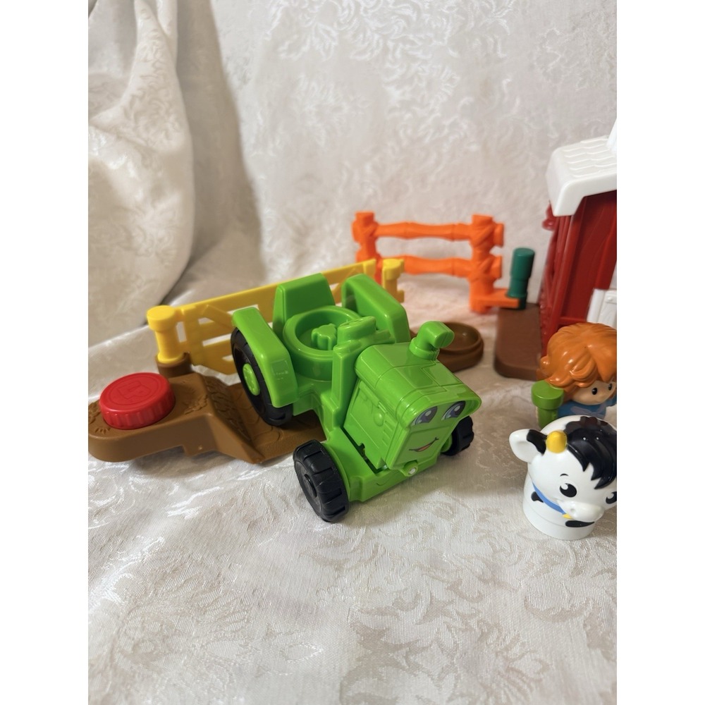 Fisher Price Little People Farm Barn Shed Tractor Farmer crops Chicken 14pc Lot - Picture 4 of 6